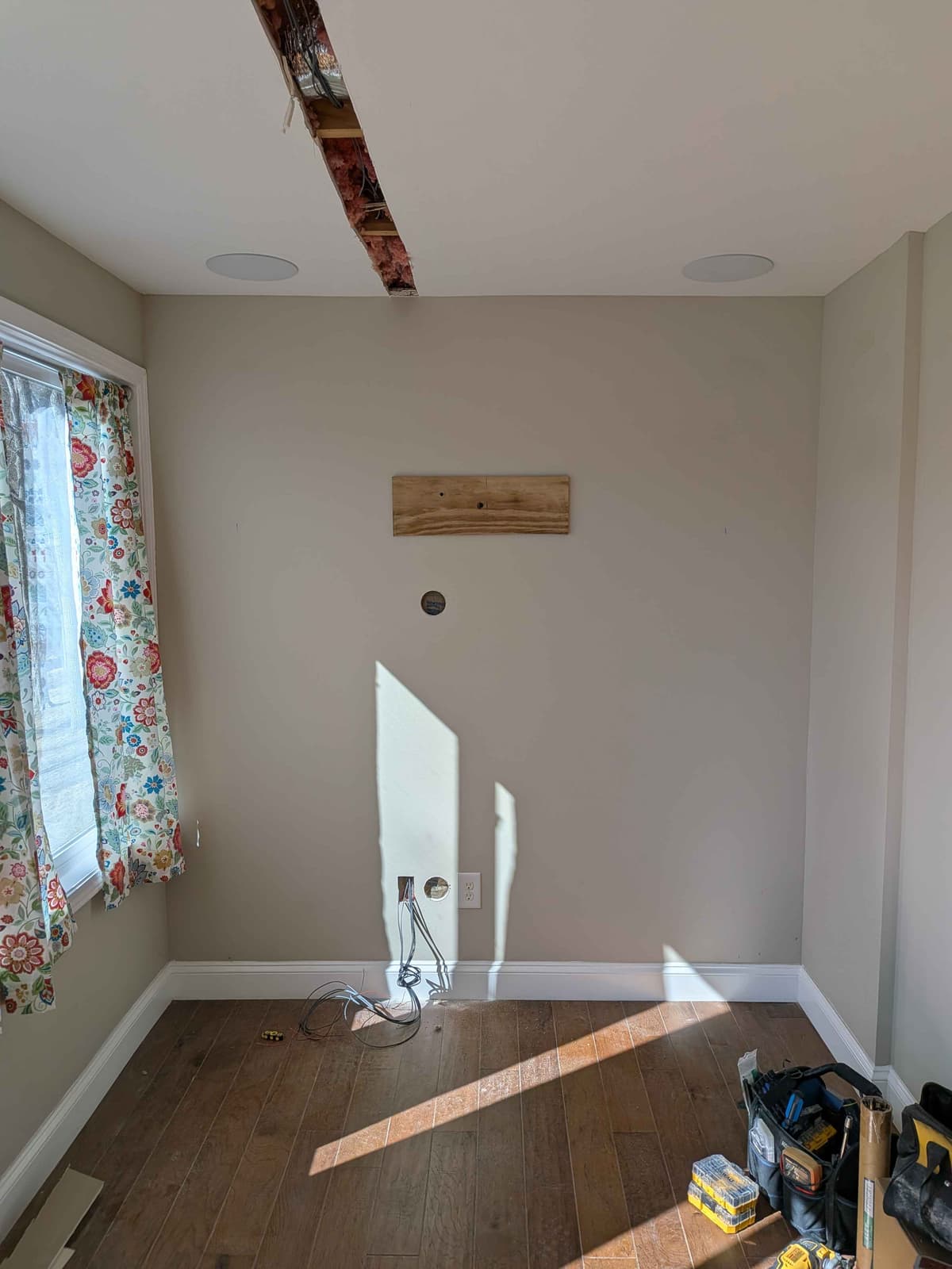 TV mounting installation