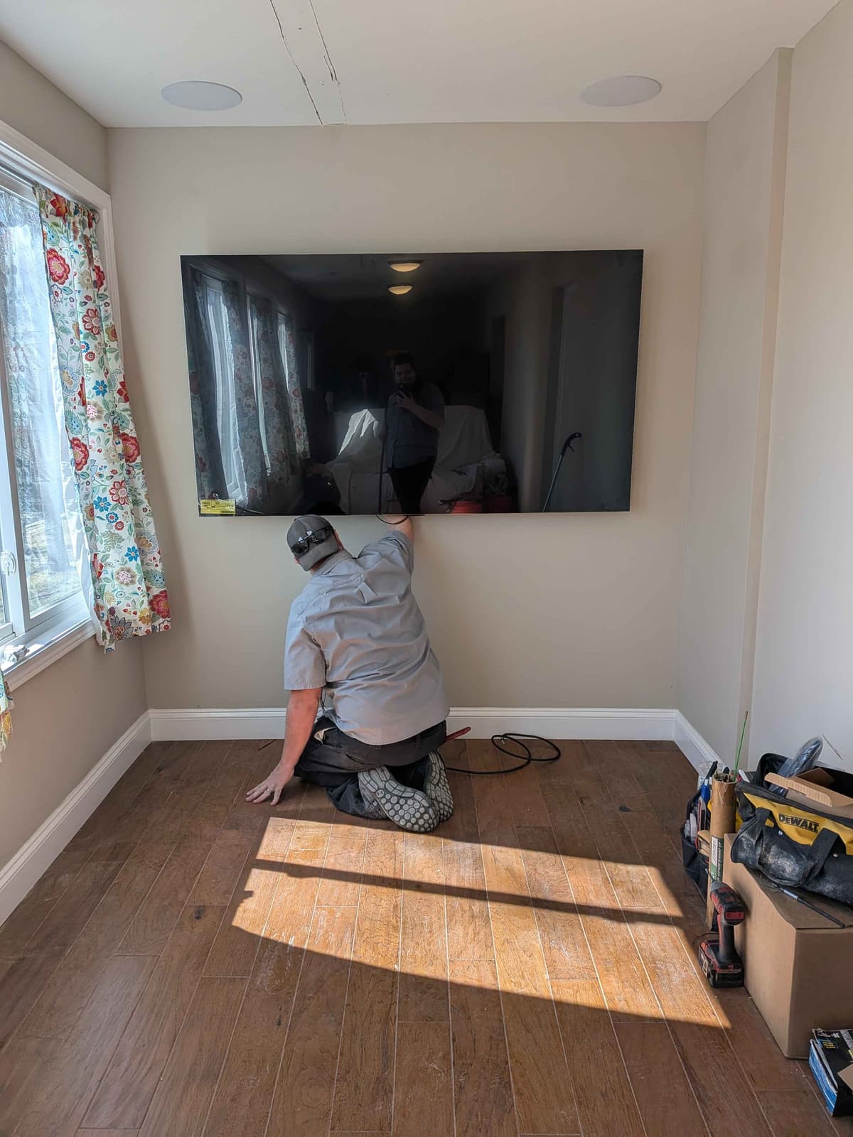 TV mounting installation